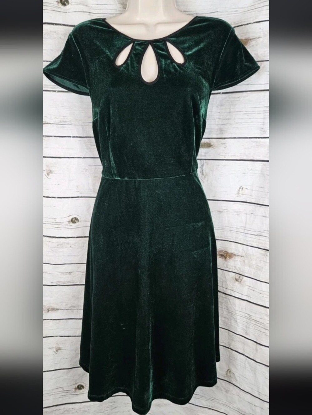 ModCloth Womens Size Small Green Velvet Distinctive Keyhole Neckline Dress